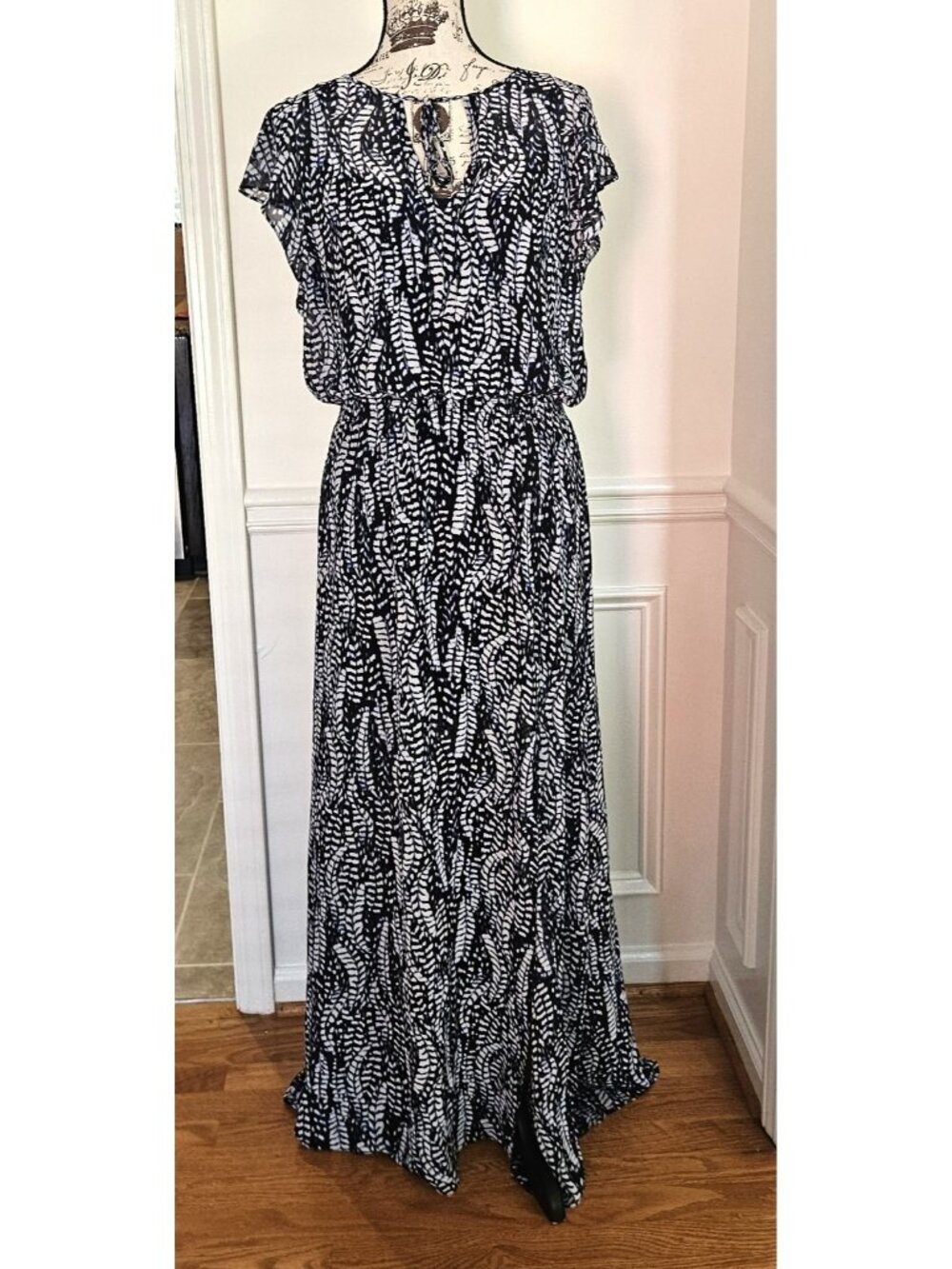 White House Black Market L Floral Navy Flutter Lined Maxi Dress